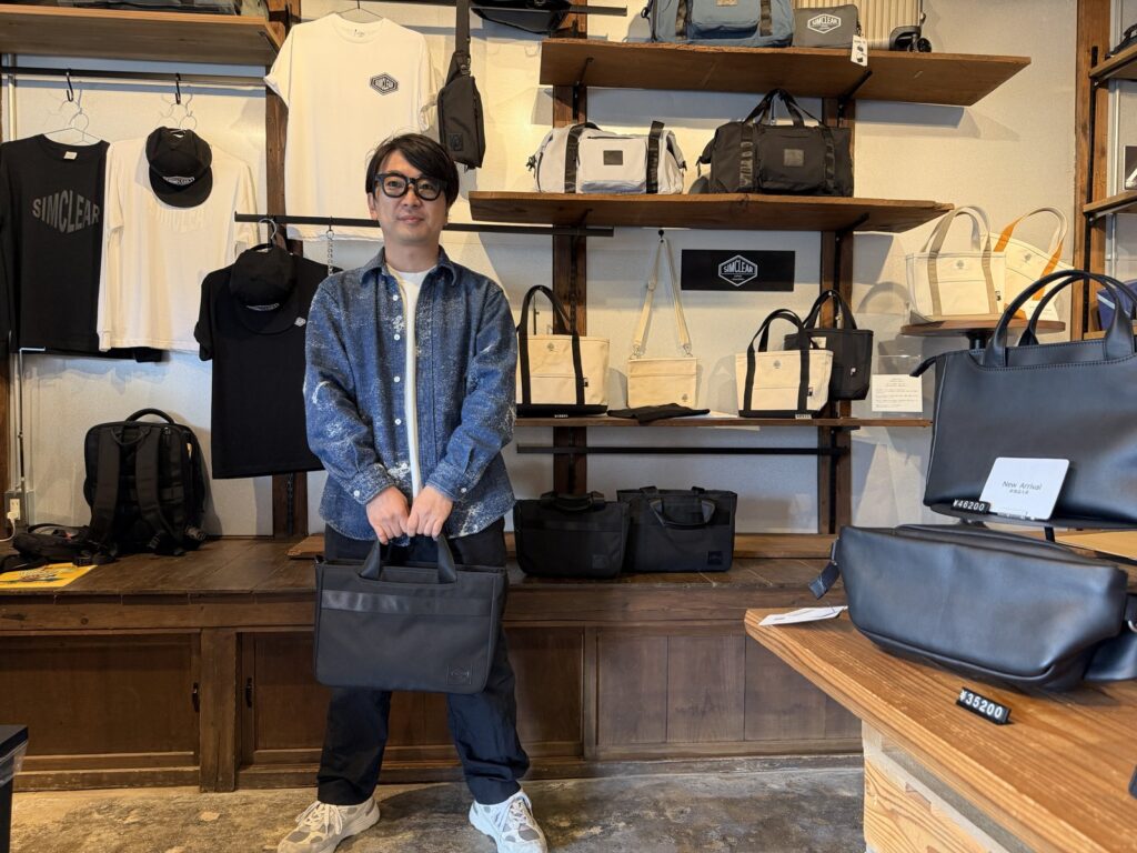 ROVER NEXTを手に持ったサイズ感